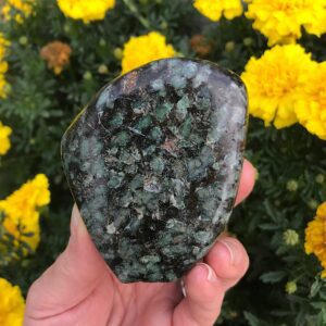 Emerald in Quartz Free-form