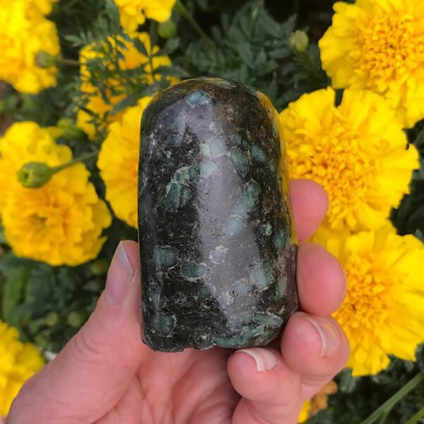 Emerald in Quartz Free-form - Image 4