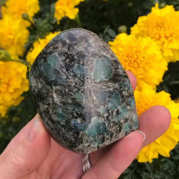Emerald in Quartz Free-form - Image 3