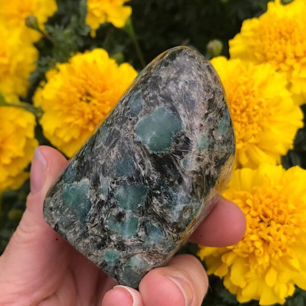 Emerald in Quartz Free-form - Image 2