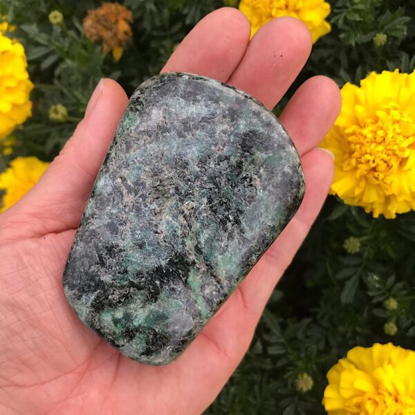 Emerald in Quartz Free-form