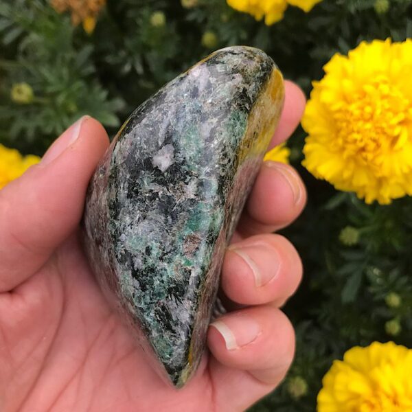 Emerald in Quartz Free-form - Image 2