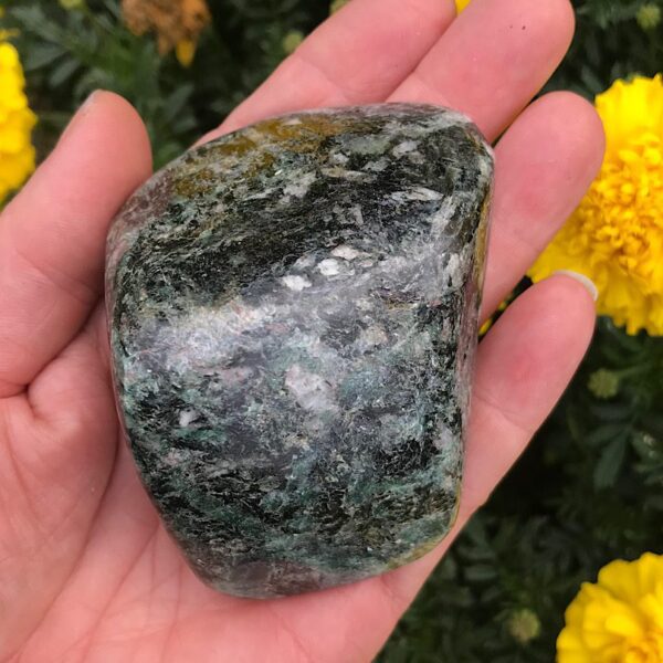 Emerald in Quartz Free-form - Image 3