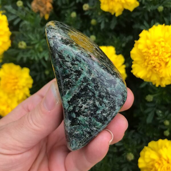 Emerald in Quartz Free-form - Image 4