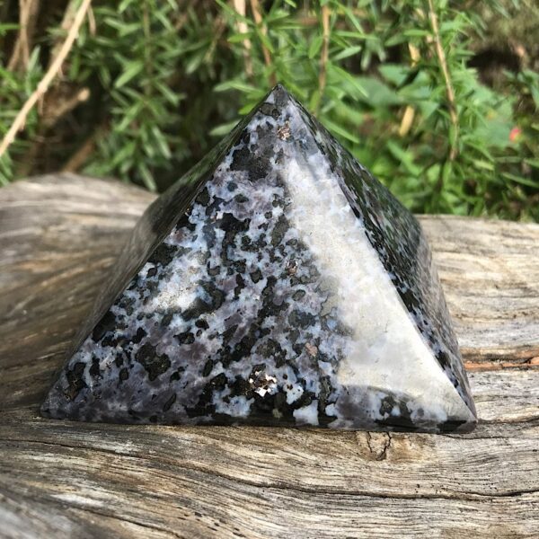 Large Gabbro Jasper Pyramid - Image 3