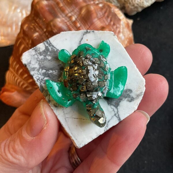 Turtle on Howlite - Image 2