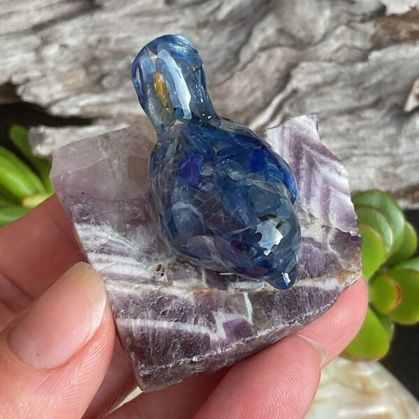 Kyanite bird set in resin with amethyst